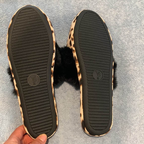 Victoria’s Secret slippers. Never been worn. - Picture 4 of 4